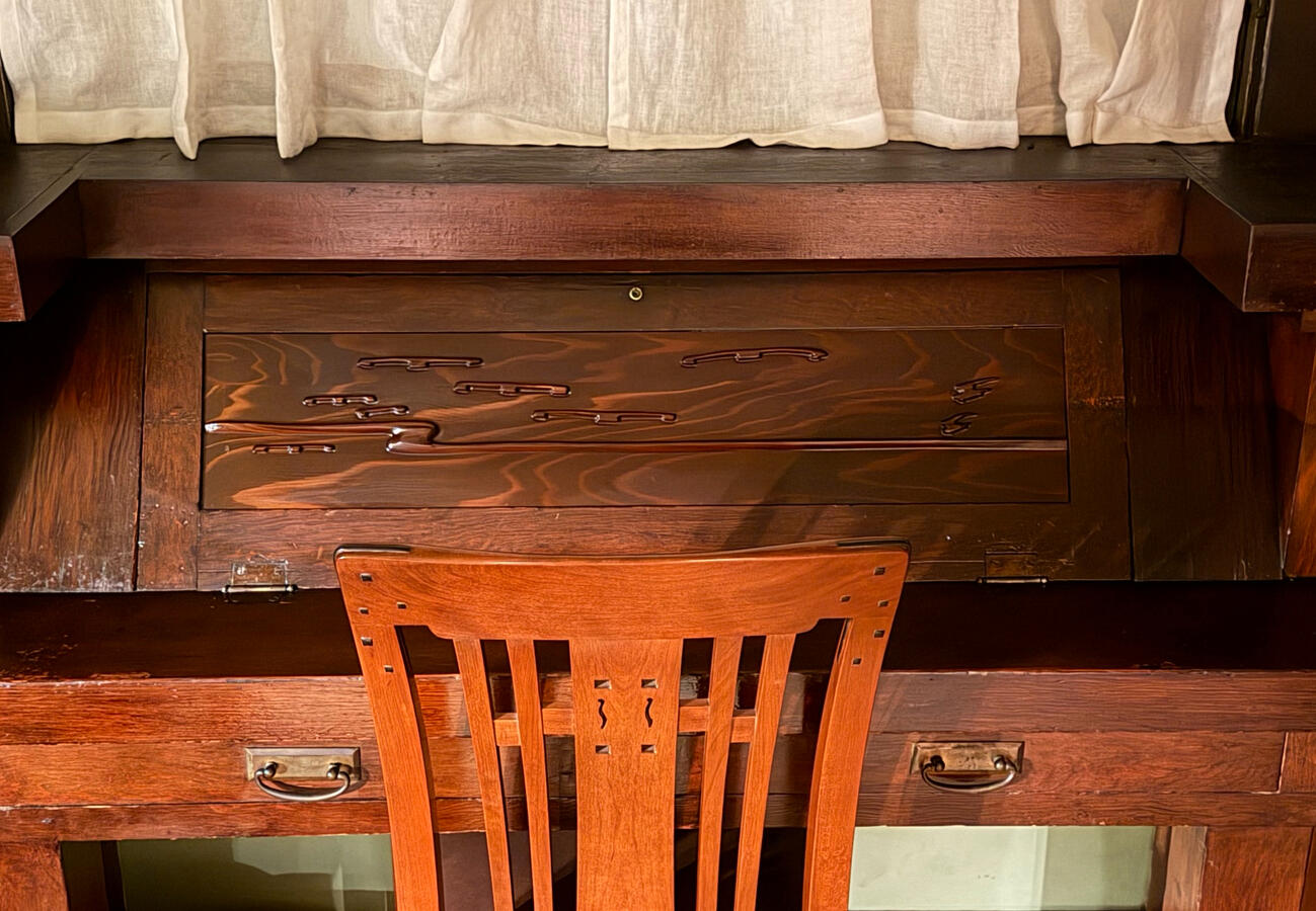Desk Carve Desk Carve